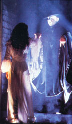 Кристина и Призрак уходят через зеркало
